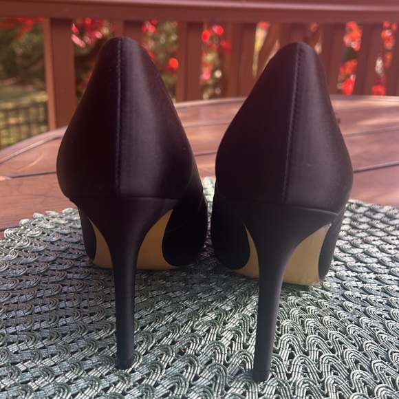 New never worn size 7.5 Audrey Brooke Embellished Dress Pumps, black. 4” heel - Picture 7 of 11